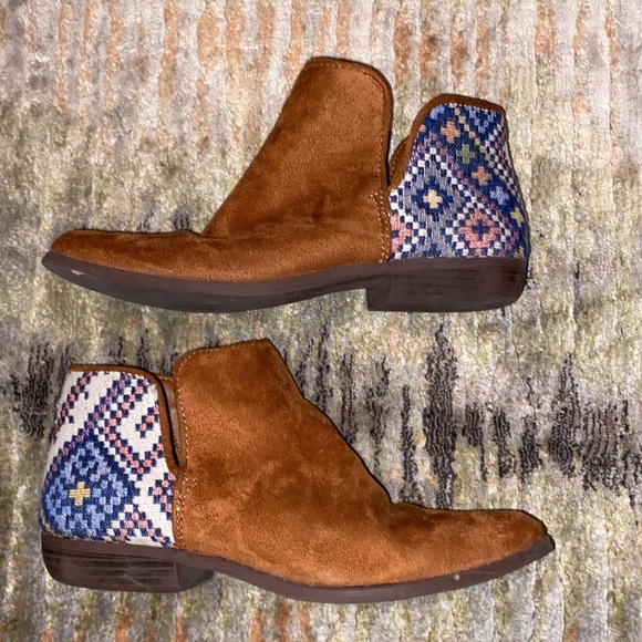 Cat & Jack Shoes Cat Jack Tan Ankle Boots With Embroidered Aztec